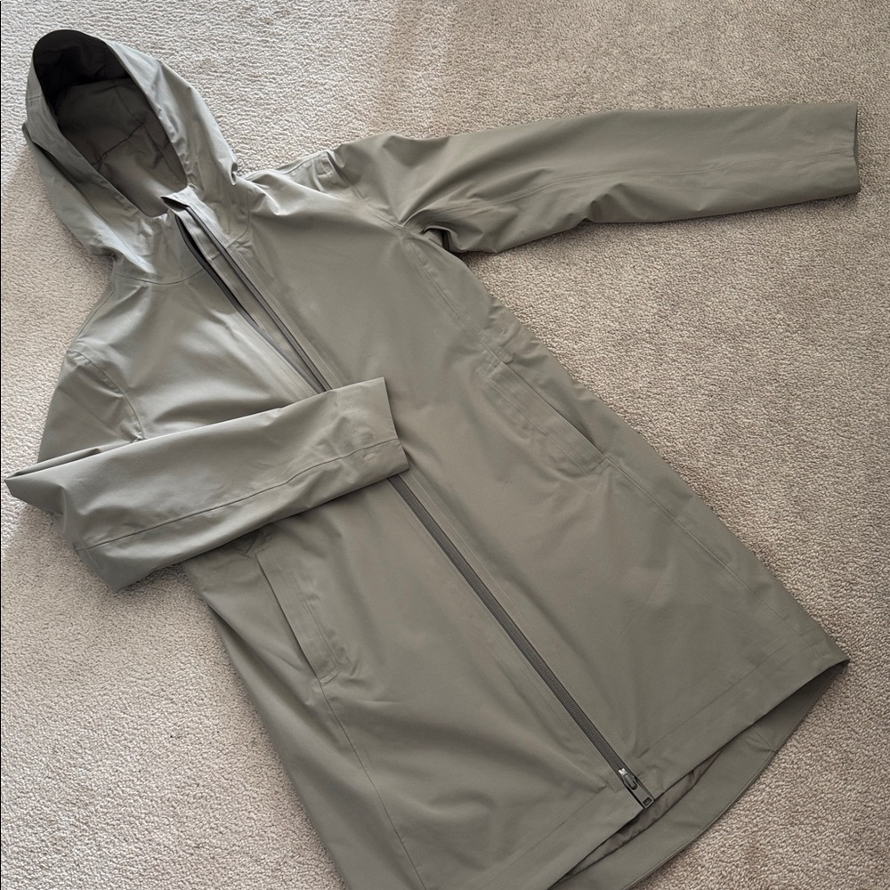 Aritzia | Babaton Frontier Rain Jacket in Light Gray